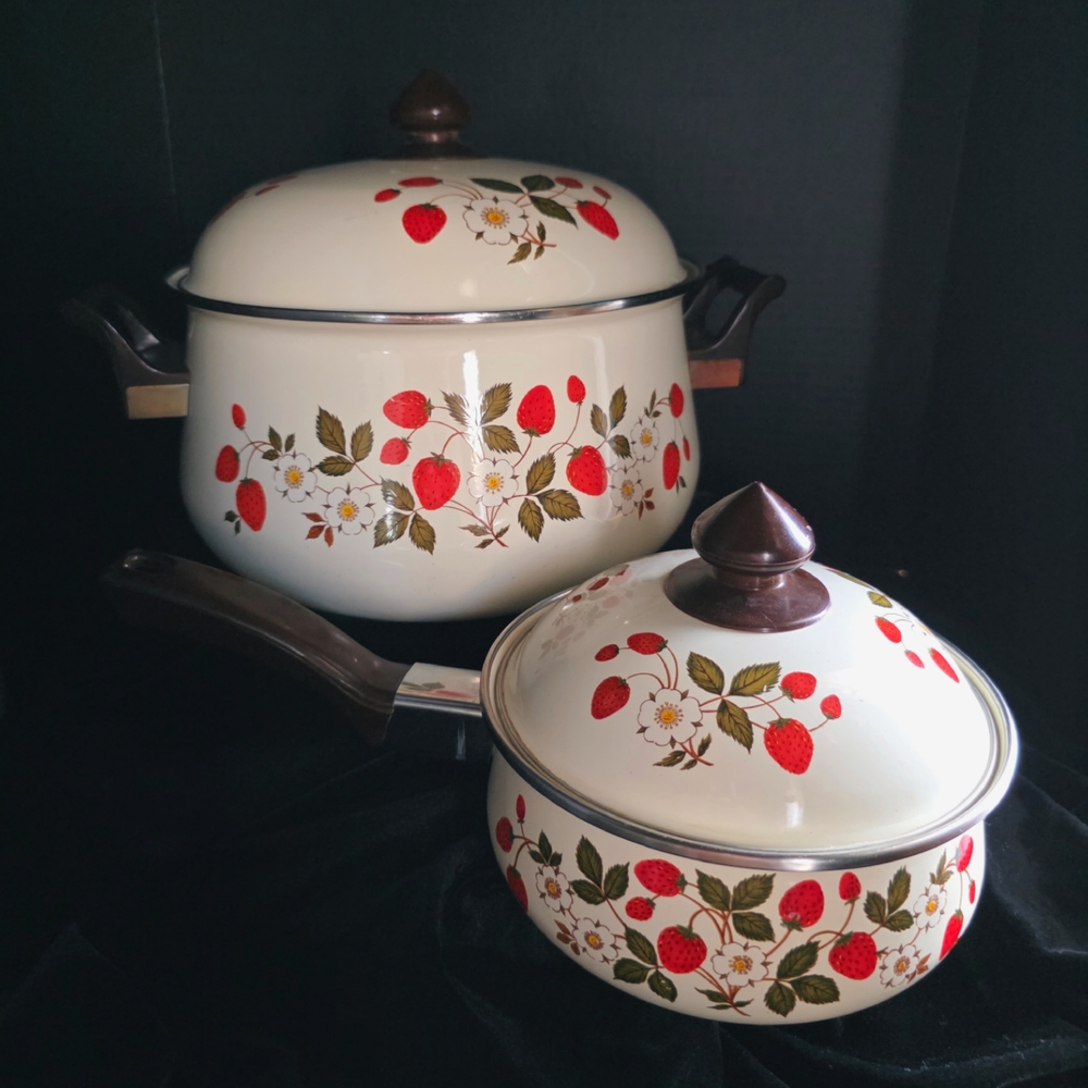 Strawberry Pattern Cookware Set